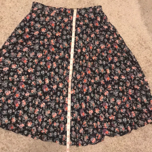 Cute Floral Midi Skirt - Picture 5 of 6